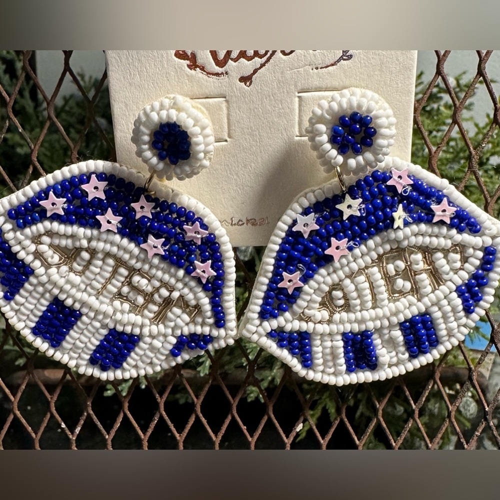 Shout out Go Team Star Lips Seed Bead Earrings